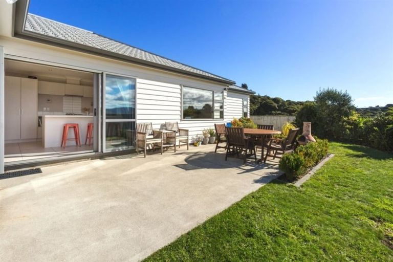 Photo of property in 2 Gennaker Lane, Whitby, Porirua, 5024