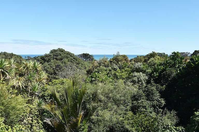 Photo of property in 9 Domain Crescent, Muriwai, Waimauku, 0881