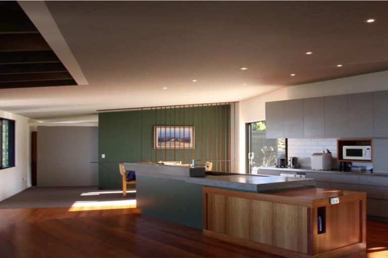 Photo of property in 16 Dungarvan Road, Newlands, Wellington, 6037