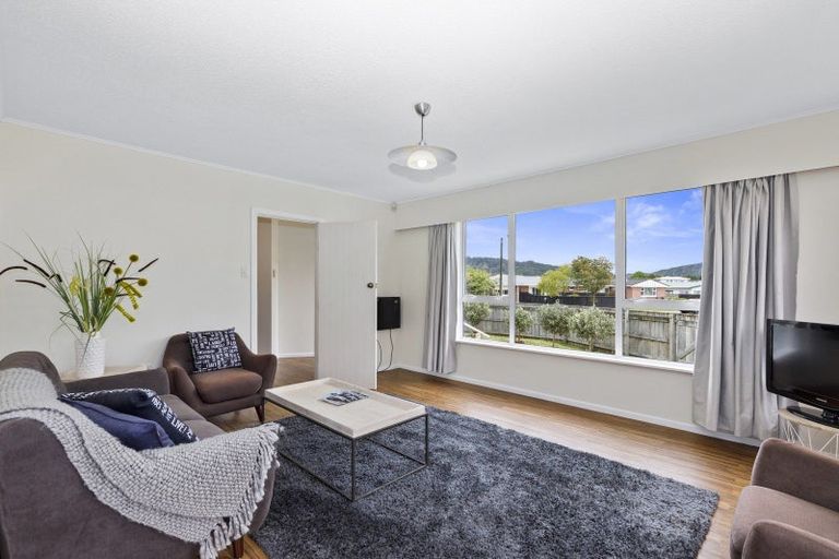Photo of property in 2 Whirinaki Crescent, Heretaunga, Upper Hutt, 5018
