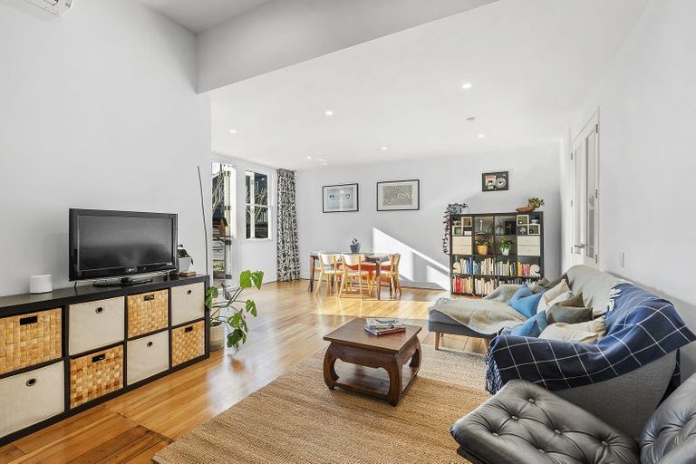 Photo of property in 17/3 Severn Street, Island Bay, Wellington, 6023