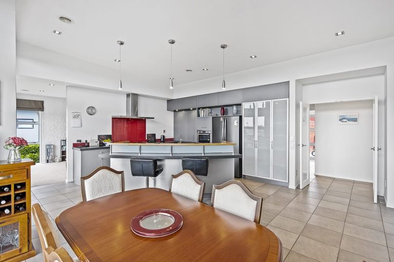 Photo of property in 12 Millennium Hill, Paraparaumu, 5032