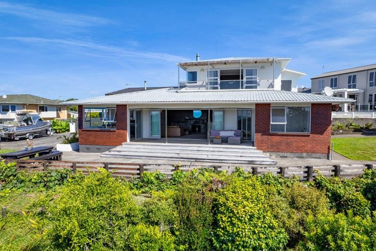 Photo of property in 29 Whakapaki Street, Urenui, 4375