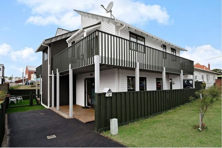 Photo of property in 4 Chamberlain Road, Karori, Wellington, 6012