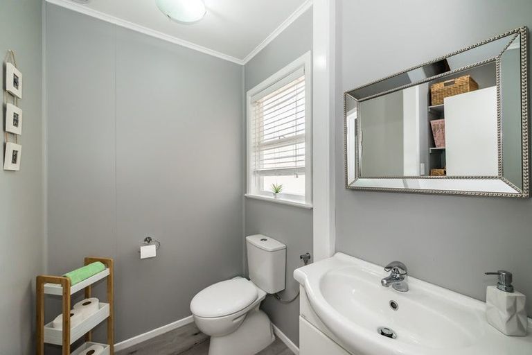 Photo of property in 42 Kaitawa Crescent, Paraparaumu, 5032