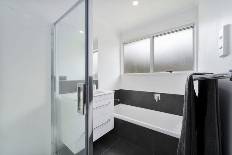 Photo of property in 37 Clyma Place, Massey, Auckland, 0614