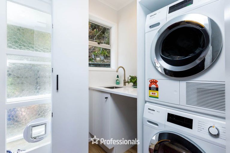Photo of property in 96 Kamahi Street, Stokes Valley, Lower Hutt, 5019