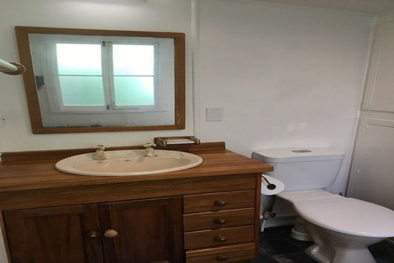 Photo of property in 41 Moana Road, Plimmerton, Porirua, 5026