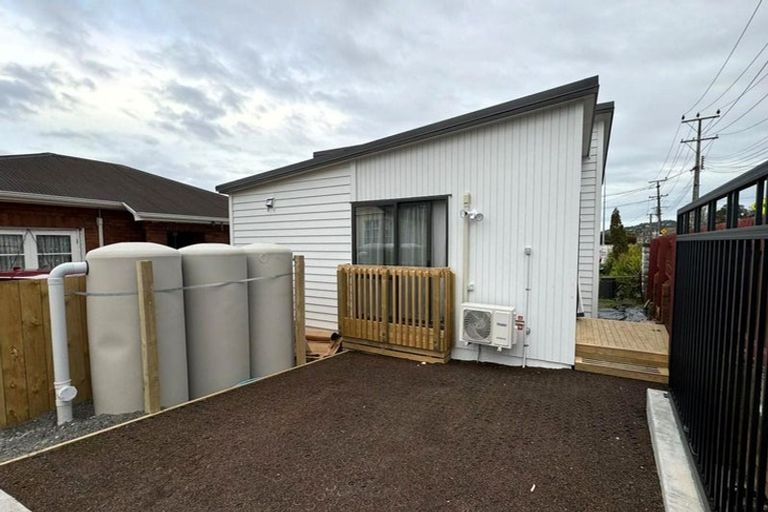 Photo of property in 4 Fruitvale Road, New Lynn, Auckland, 0600