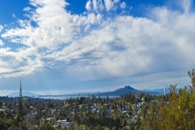 Photo of property in 76 Manuka Road, Glenfield, Auckland, 0629