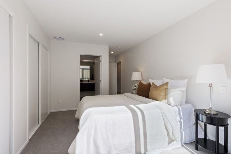 Photo of property in 32 Shelduck Road, Jacks Point, 9371