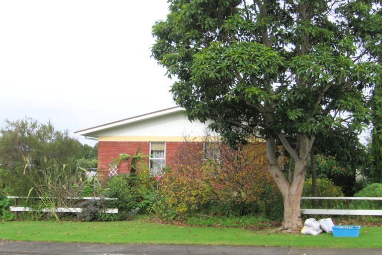 Photo of property in 2/17 Thorburn Avenue, Red Beach, 0932