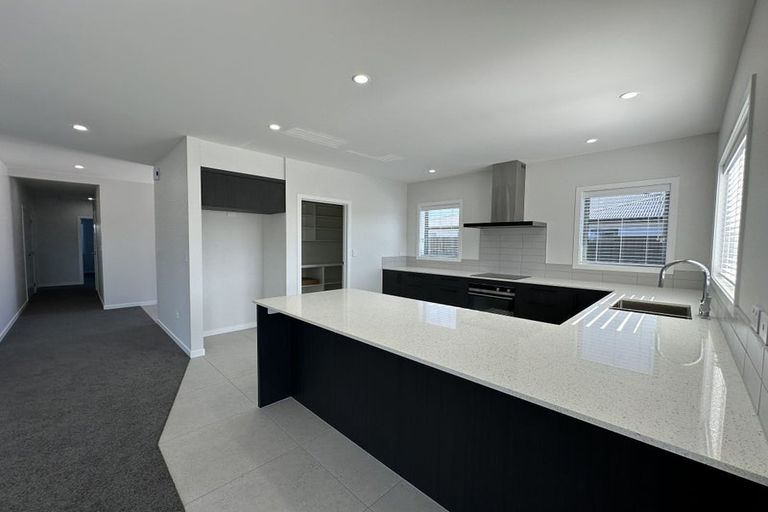 Photo of property in 6 George Yee Place, Taradale, 4112