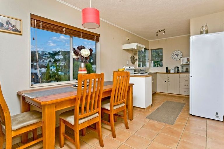 Photo of property in 4 Tetrarch Place, Totara Vale, Auckland, 0629