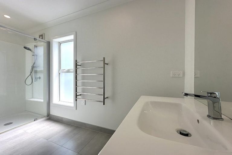 Photo of property in 26b Stottholm Road, Titirangi, Auckland, 0604