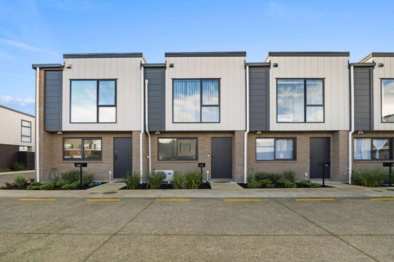 Photo of property in 2 Mikoikoi Crescent, Mangere Bridge, Auckland, 2022