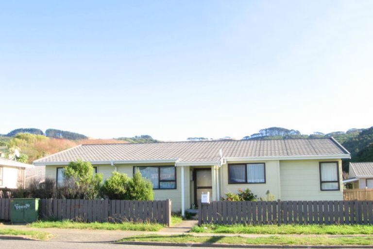 Photo of property in 62 Takapuwahia Drive, Takapuwahia, Porirua, 5022