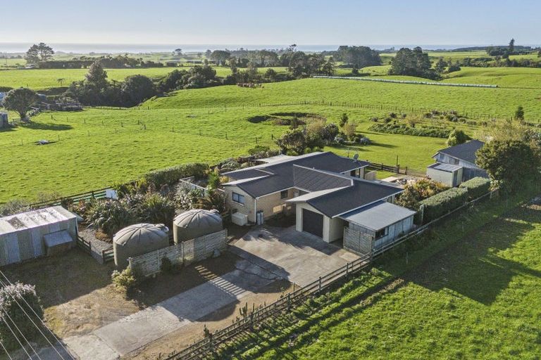 Photo of property in 37 Upper Pitone Road, Pitone, New Plymouth, 4374