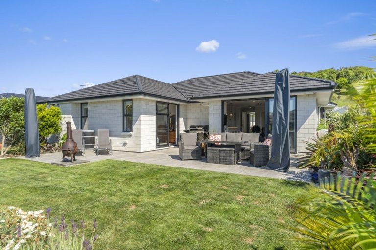 Photo of property in 12 Lakeside Terrace, Omokoroa, 3114