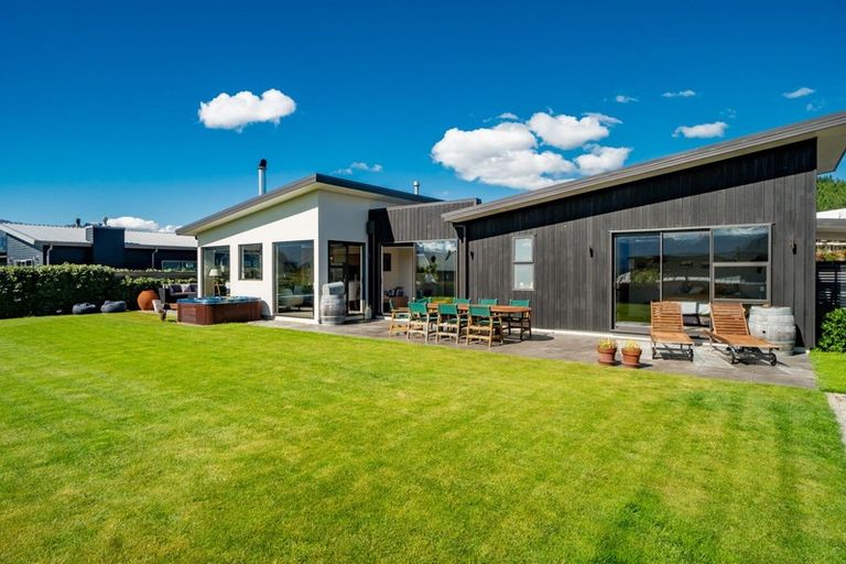Photo of property in 25 Infinity Drive, Wanaka, 9305