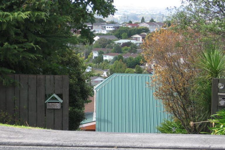 Photo of property in 2/87 Sunset Road, Totara Vale, Auckland, 0632