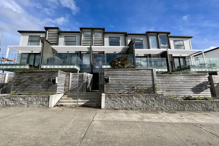 Photo of property in 10 Memorial Park Lane, Hobsonville, Auckland, 0618