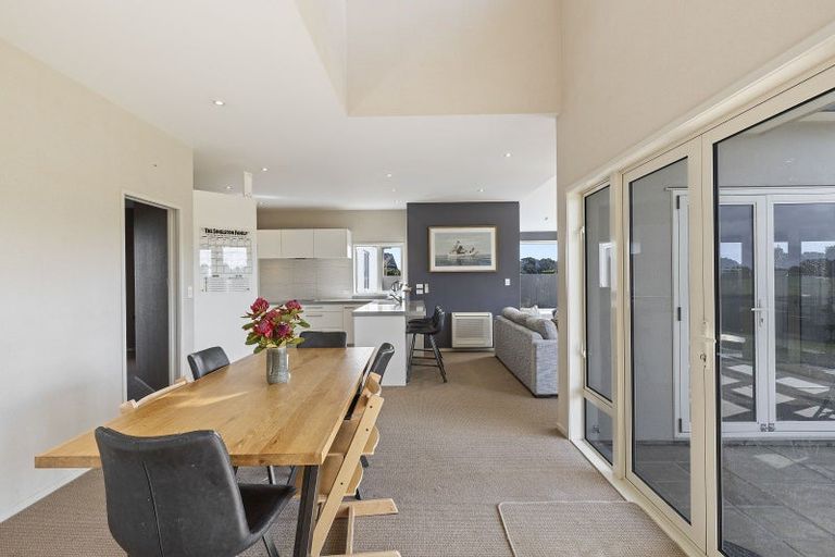 Photo of property in 10 Sampson Avenue, Waiwhakaiho, New Plymouth, 4312