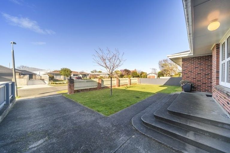 Photo of property in 6 Innes Place, Roslyn, Palmerston North, 4414