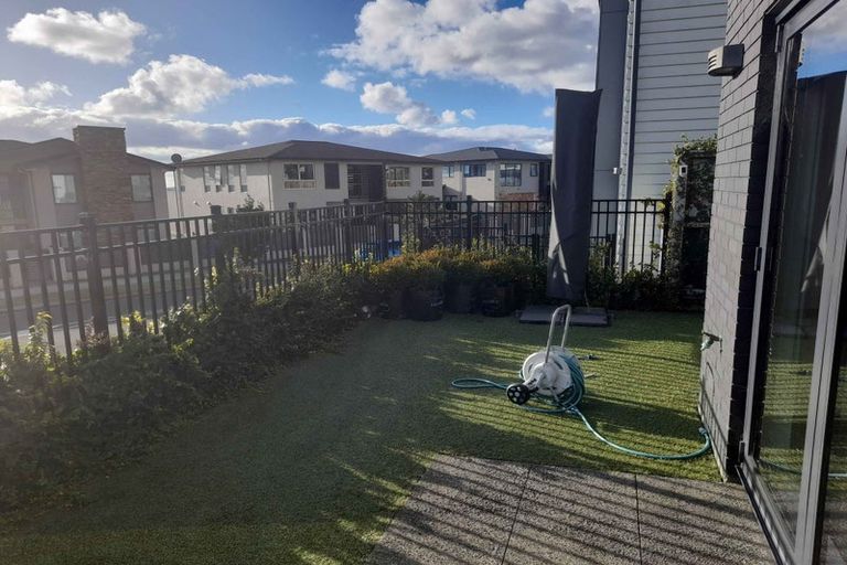 Photo of property in 3 Maureen Close, East Tamaki Heights, Auckland, 2016