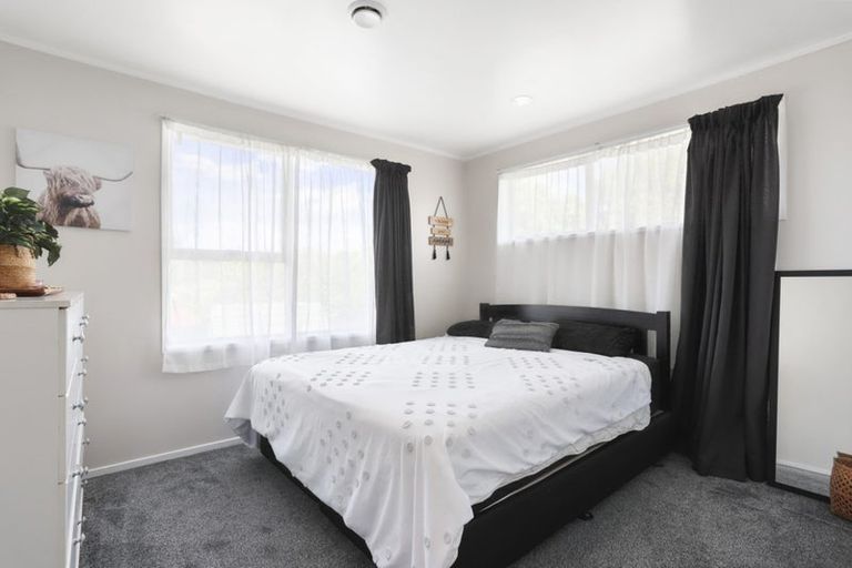 Photo of property in 79 Solar Road, Glen Eden, Auckland, 0602