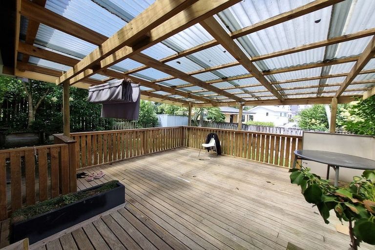 Photo of property in 1/135 Edmonton Road, Te Atatu South, Auckland, 0610