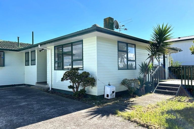 Photo of property in 39 Mayflower Close, Mangere East, Auckland, 2024