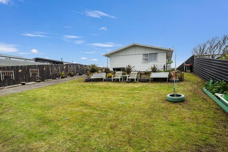 Photo of property in 31 Cross Street, Castlecliff, Whanganui, 4501