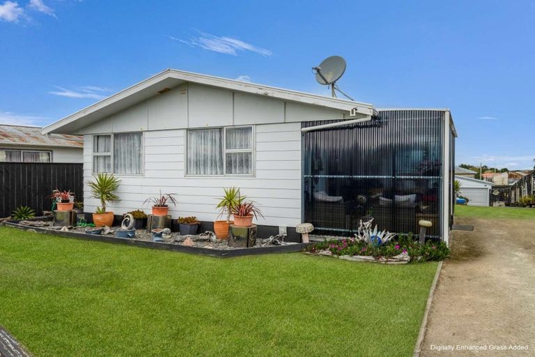 Photo of property in 31 Cross Street, Castlecliff, Whanganui, 4501