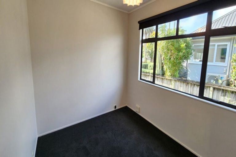 Photo of property in 7 Clovelly Street, Brooklands, New Plymouth, 4310