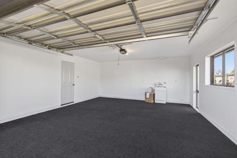 Photo of property in 60 Heta Road, Highlands Park, New Plymouth, 4312