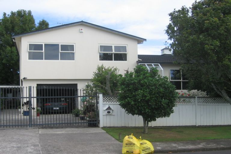 Photo of property in 16 Mcbreen Avenue, Northcote, Auckland, 0627