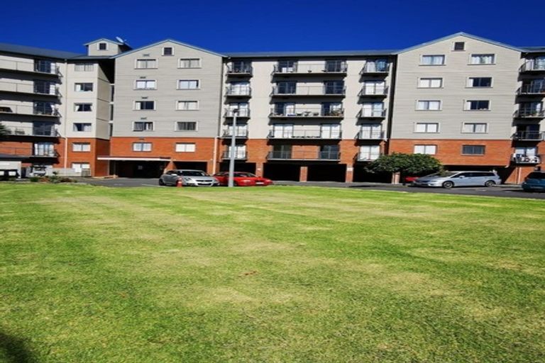 Photo of property in 4m/10 Crown Lynn Place, New Lynn, Auckland, 0600