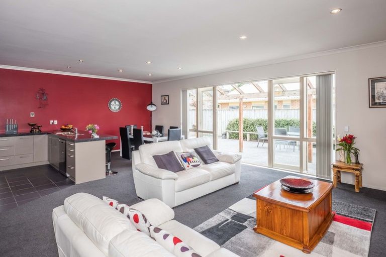 Photo of property in 19 Matuku Place, Paraparaumu Beach, Paraparaumu, 5032