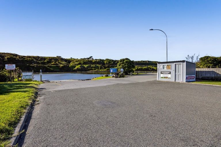 Photo of property in 9 Beach Road, Patea, 4520