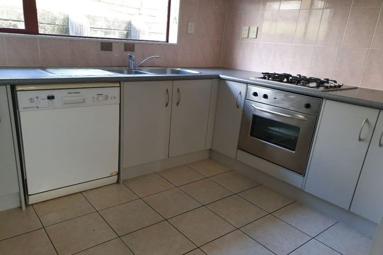 Photo of property in 8 Shah Place, Glen Eden, Auckland, 0602