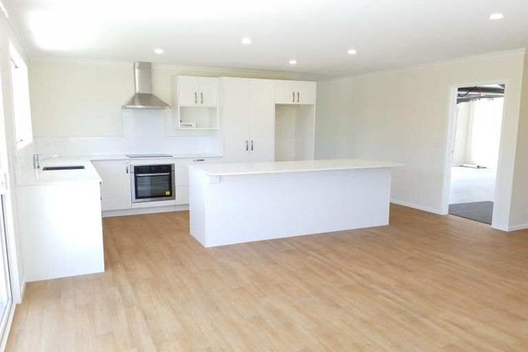 Photo of property in 18 Coolen Place, Tuakau, 2121