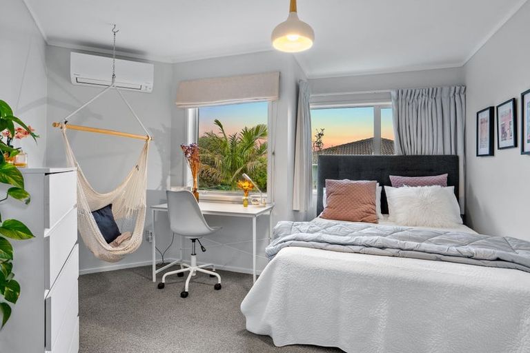 Photo of property in 556 Beach Road, Rothesay Bay, Auckland, 0630