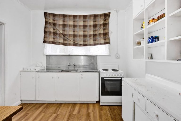 Photo of property in 210 South Road, Hawera, 4610