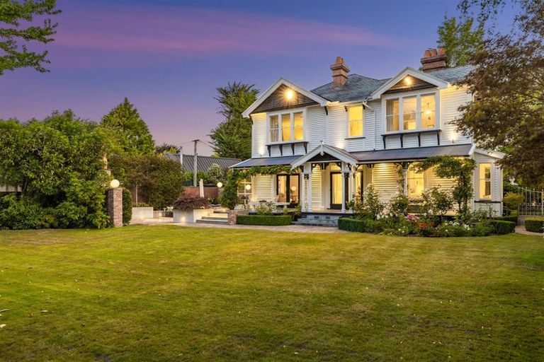 Photo of property in Chilcombe Homestead, 4 Medbury Terrace, Fendalton, Christchurch, 8041