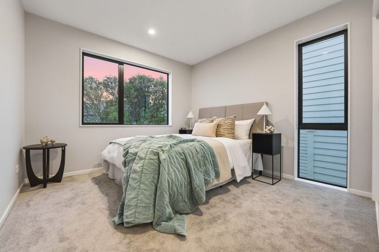 Photo of property in 8c Catalina Crescent, Forrest Hill, Auckland, 0620