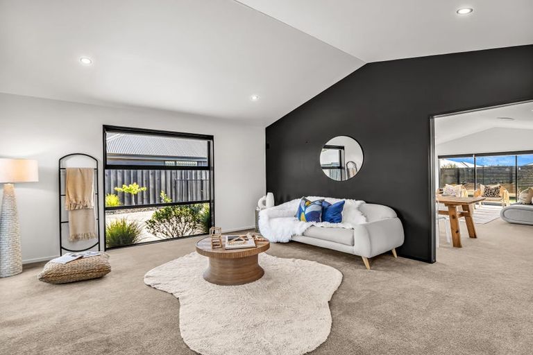 Photo of property in 17 Angus Place, Rangiora, 7400