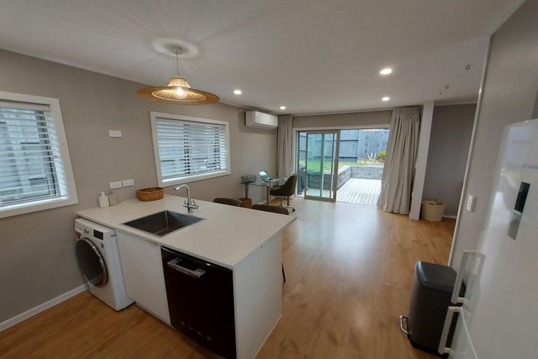 Photo of property in 1/367 Wairau Road, Totara Vale, Auckland, 0629