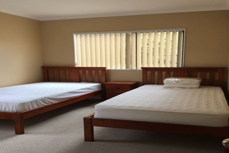 Photo of property in 6 Parkvale Grove, Te Atatu Peninsula, Auckland, 0610