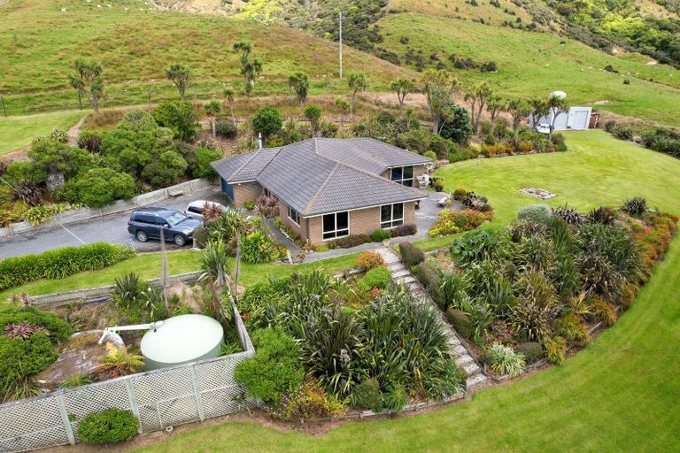 Photo of property in 506 The Nuggets Road, Ahuriri Flat, Kaka Point, 9271